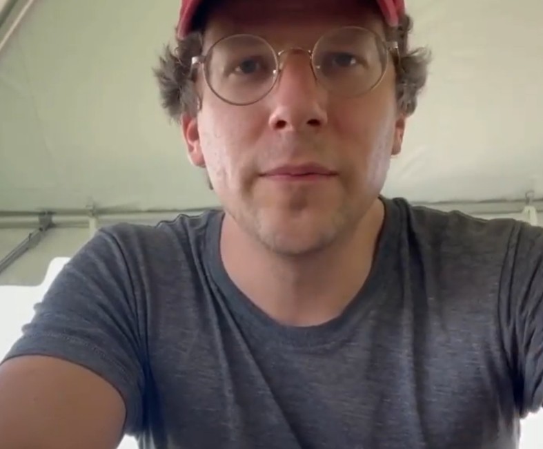 O ator afirmou ainda que o procedimento é seguro e necessário. Além disso, nos Estados Unidos, cerca de 90 mil pessoas aguardam um transplante de rim, segundo dados oficiais.