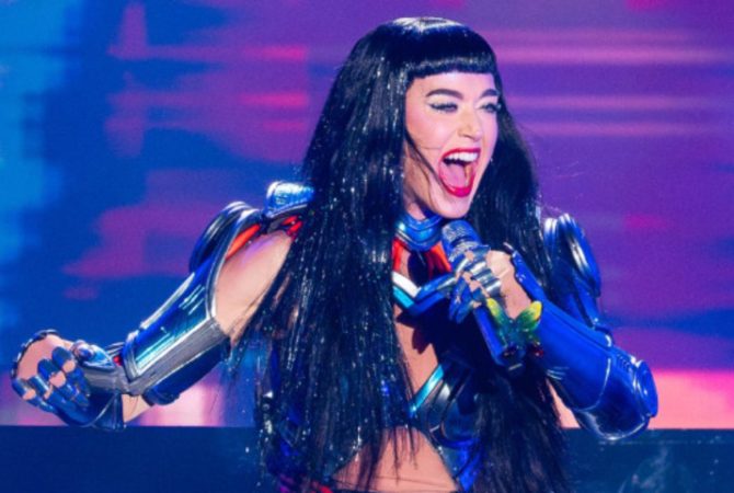 Katy Perry surpreende fãs: ‘Não estou mais solteira’