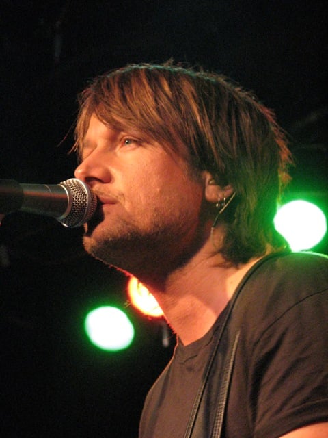 Conforme a legislação do Tennessee, o divórcio será concluído após o prazo mínimo de três meses. Mas quem é e o que levou Keith Urban a ter esse patrimônio?