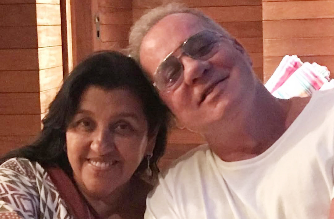 O ator convidou amigas como Fernanda Montenegro, Fernanda Torres, Regina Casé, Debora Bloch e Patrycia Travassos para participarem com áudios na peça, enriquecendo a narrativa.