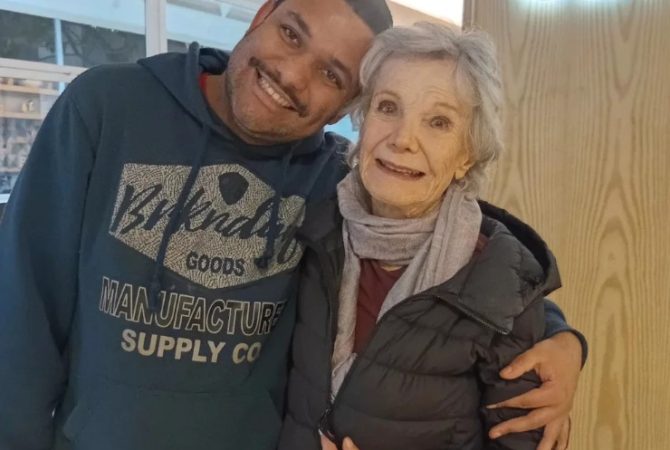 Miriam Mehler volta aos palcos e celebra 90 anos em grande forma