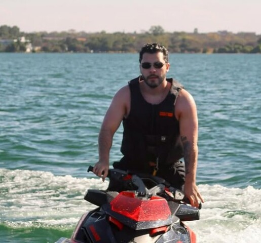 Murilo também estabeleceu que toda a renda das canções será destinada exclusivamente ao filho. Mas essa não é a primeira polêmica envolvendo o cantor.