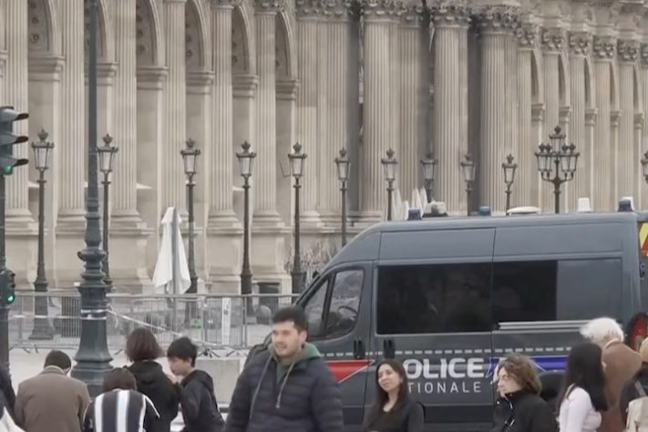 Museu do Louvre é roubado em 19 de outubro de 2025 - Reprodução/GloboNews