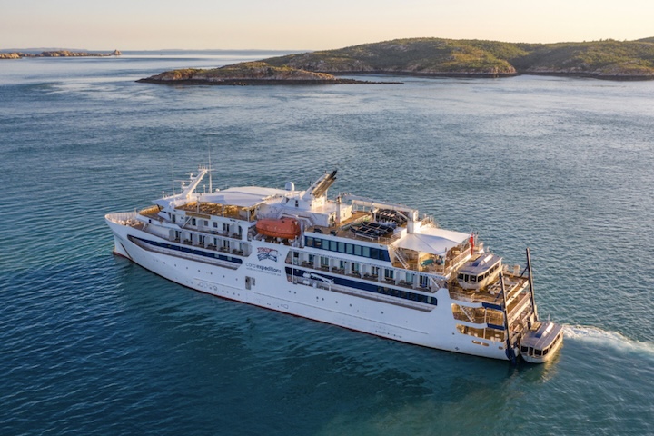 Ela estava a bordo do Coral Adventurer, da Coral Expeditions, e desembarcou na ilha no dia 25 de outubro.