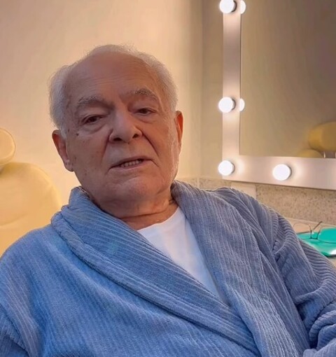 Durante a conversa, emocionou-se ao citar colegas como Fernanda Montenegro e Laura Cardoso, afirmando que “a nossa geração está acabando” - uma reflexão sobre o tempo, a arte e o legado de uma era marcante da dramaturgia brasileira.