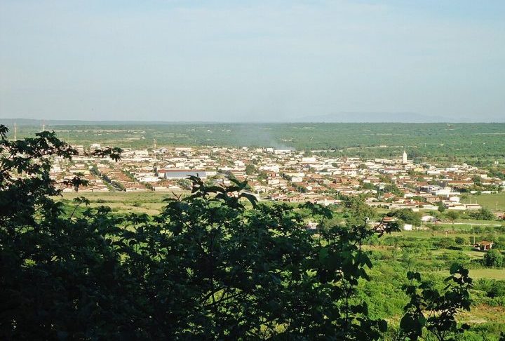Ela é artesã e vive em Cobra, povoado do município de Parelhas, no Rio Grande do Norte.