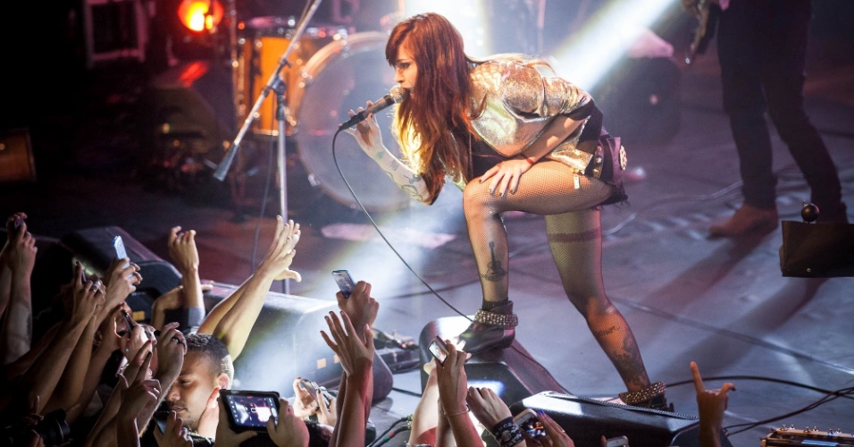 Pitty começou a carreira em bandas de rock e punk como baterista e depois se tornou vocalista da banda Inkoma, com quem gravou um álbum.
