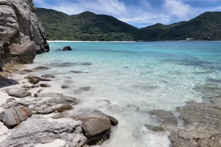 Praia em Okinawa, Japão – Reprodução/YouTube