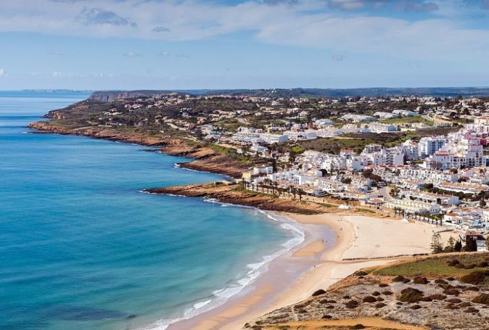 Praia da Luz, Portugal - Wikimedia Commons/Bengt Nyman