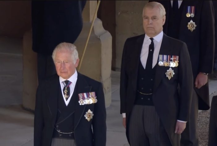 Príncipe Andrew e rei Charles III - Reprodução