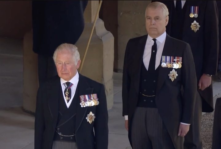 Apesar das mudanças, Andrew permanece como o oitavo na linha de sucessão ao trono britânico.  