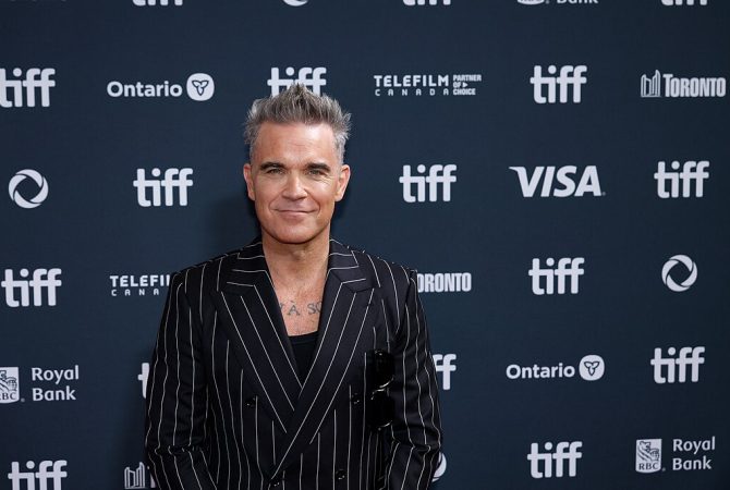Cantor Robbie Williams revela ter Tourette e fala sobre ansiedade nos palcos
