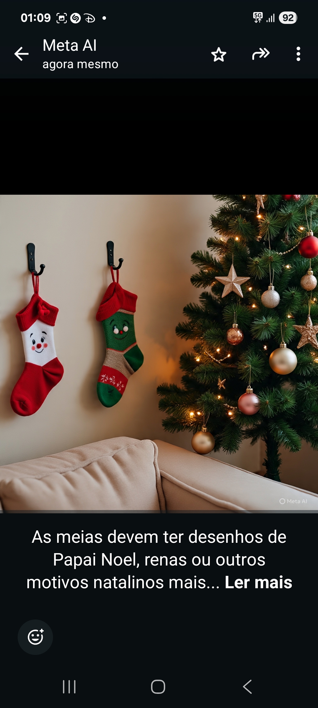 Essa tradição, difundida especialmente na Europa e nos Estados Unidos, transformou a meia em um ícone do Natal. As meias natalinas, decoradas com cores e símbolos festivos, fazem parte da decoração e do imaginário infantil.
