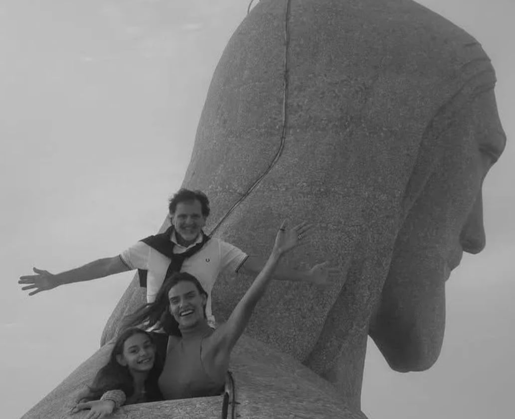 Em uma homenagem emocionada, ela destacou a importância dele em sua vida e prometeu honrar seu nome e cuidar da família, que inclui a filha Maria.