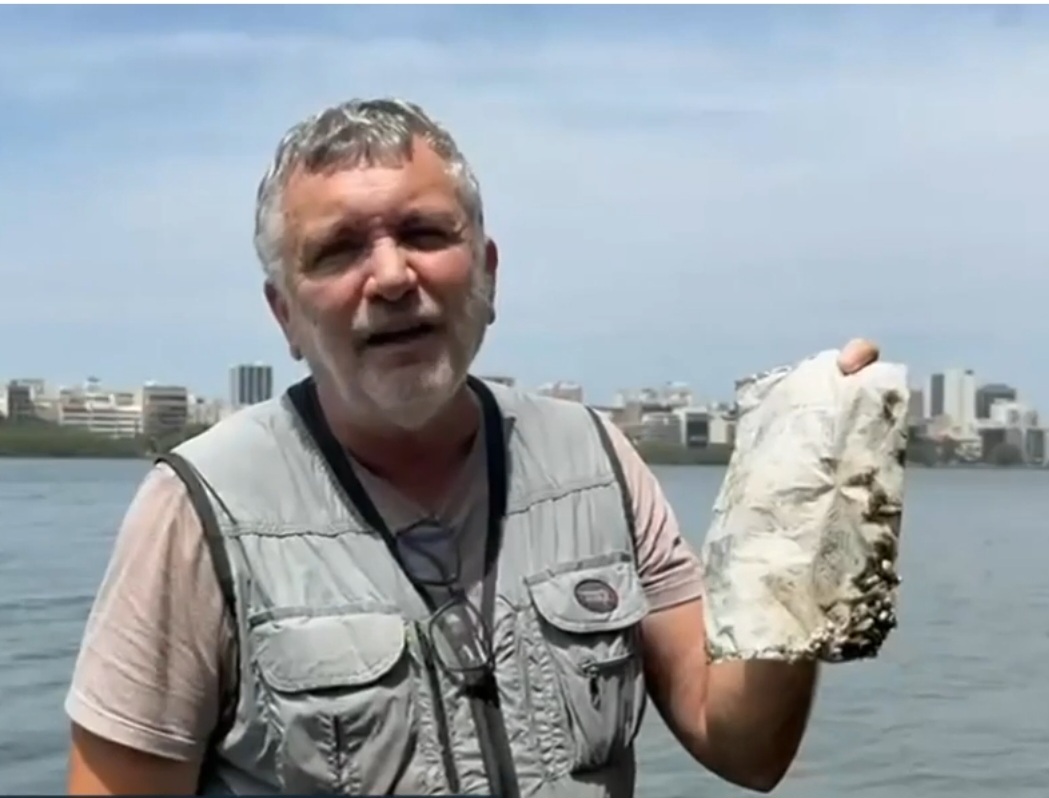 Biólogo encontra saco plástico de 1995 com vida marinha na Lagoa Rodrigo de Freitas