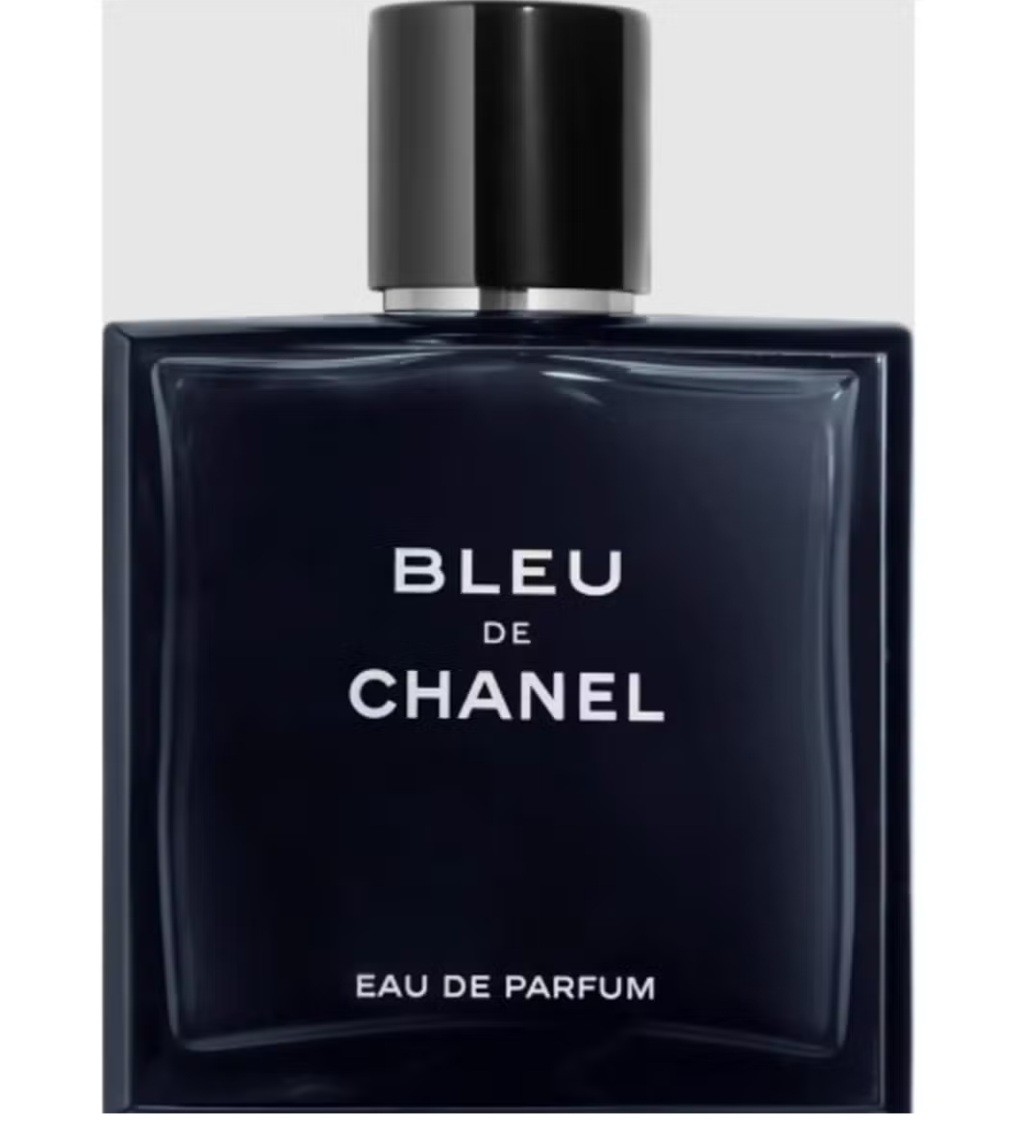 O Bleu de Chanel representa mistÃ©rio e poder. AromÃ¡tico e intensamente amadeirado, ele abre com frescor e se prolonga em um acorde precioso, iluminado pelo majestoso sÃ¢ndalo da Nova CaledÃŽnia.