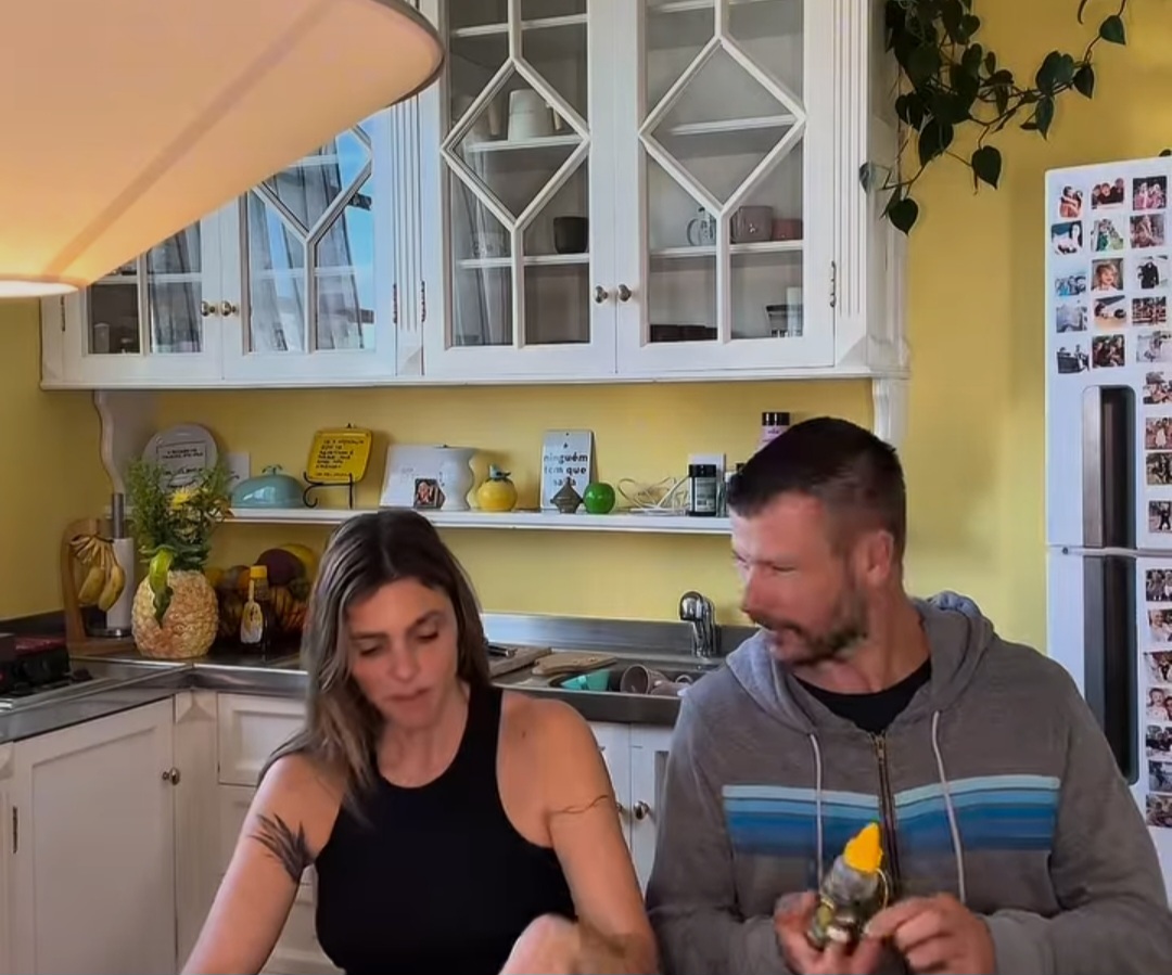 A declaração agitou as redes, mas ela esclareceu que por enquanto o casamento com apresentador e modelo 
ainda está bem. 