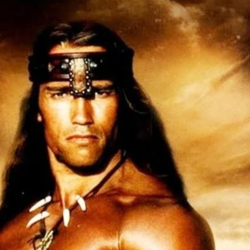 Criado em 1932, Conan se tornou um dos personagens mais conhecidos da literatura fantástica, expandindo sua popularidade para quadrinhos, animações e adaptações cinematográficas. Além dos filmes protagonizados por Schwarzenegger nos anos 1980, o guerreiro também ganhou uma nova versão nos cinemas em 2011, interpretada por Jason Momoa.
