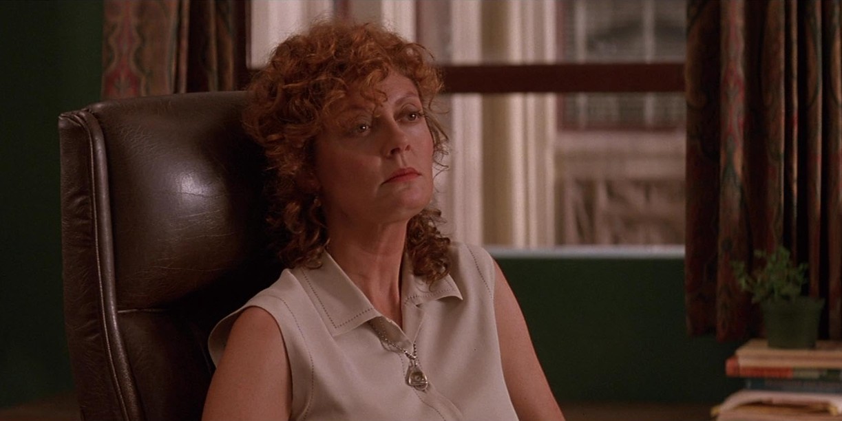 Outro filme que lhe rendeu uma indicação foi “O Cliente”, no qual interpreta Reggie Love, uma advogada que aceita proteger um garoto de 11 anos, Mark Sway, que testemunhou o suicídio de um mafioso. Reggie se vê determinada a salvar o menino da máfia e de um promotor ambicioso
