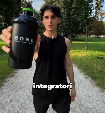 Padre bonitão que exibe músculos nas redes sociais é advertido por superiores da Igreja – Reprodução/Instagram