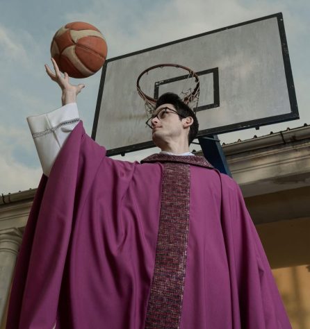 Padre bonitão que exibe músculos nas redes sociais é advertido por superiores da Igreja – Reprodução/Instagram