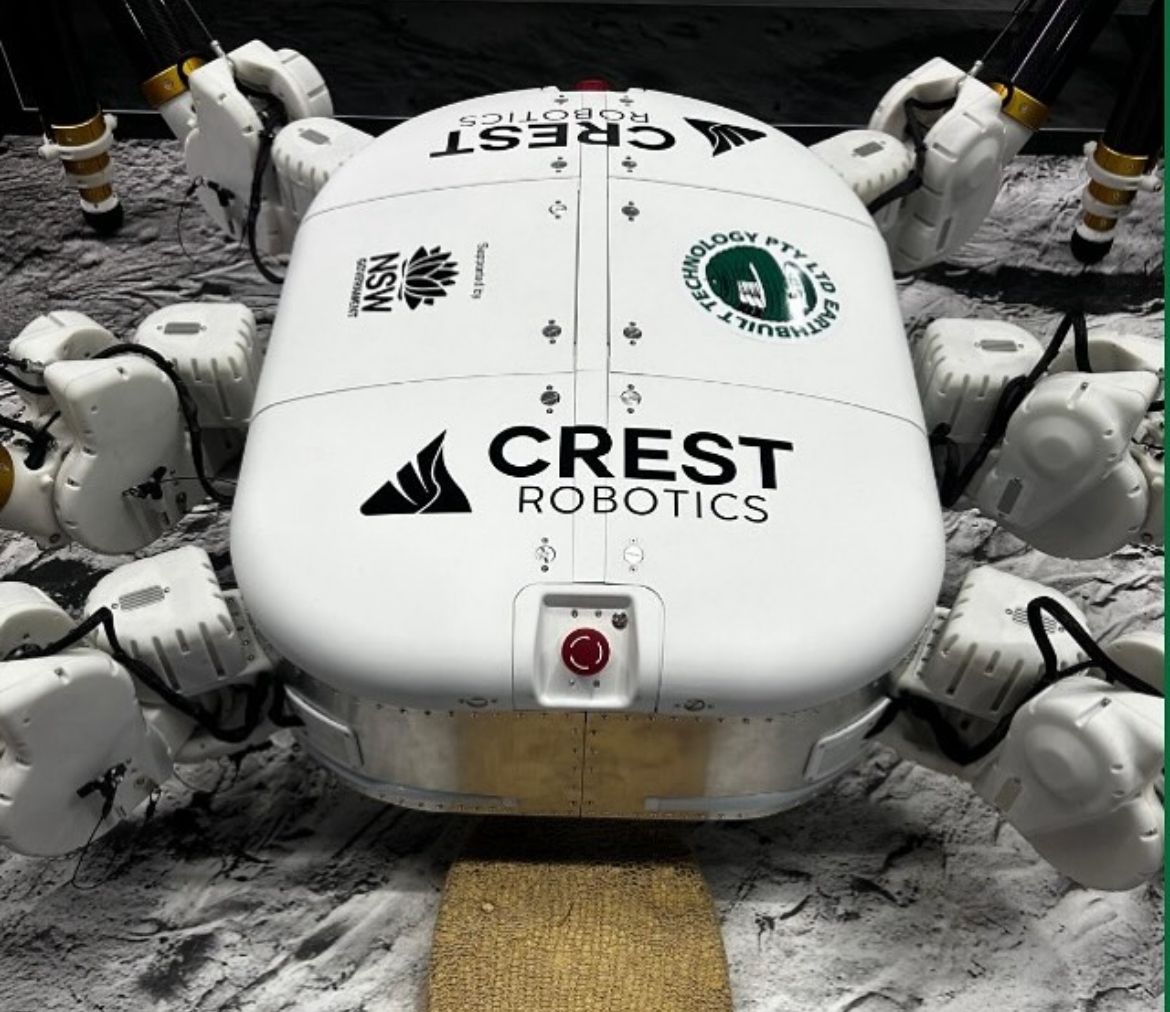 O robô Charlotte, criado pela startup australiana Crest Robotics em colaboração com a Earthbuilt Technology, é capaz de imprimir em 3D uma casa de 200 m² em apenas um dia!