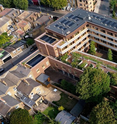 A obra premiada Ã© o Appleby Blue, um complexo de 59 apartamentos em Southwark, sul de Londres, destinado a pessoas com mais de 65 anos.