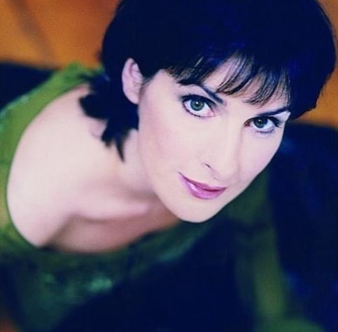 Cantora irlandesa Enya - Reprodução/@official_enya