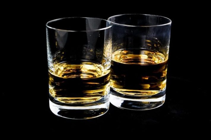 Copos de uísque/whisky – Michal Jarmoluk/Pixabay
