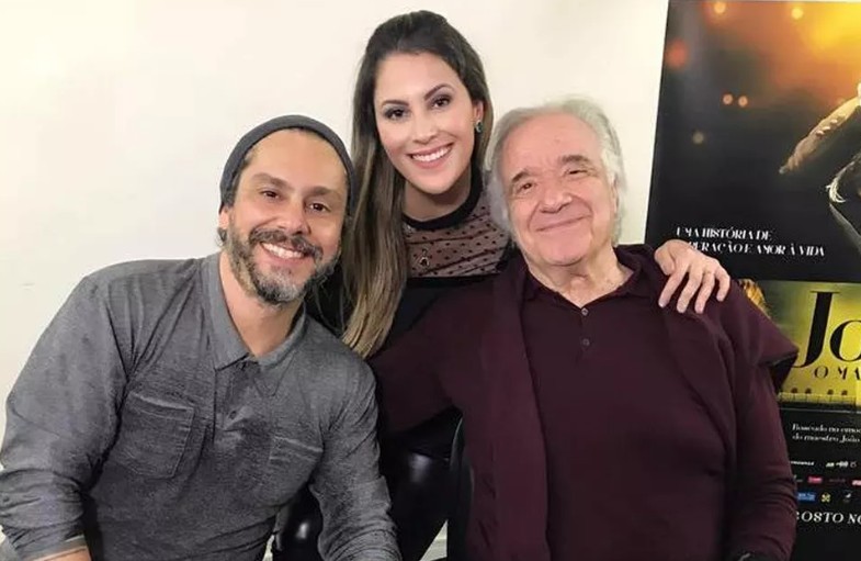 A história de João Carlos Martins chegou ao cinema e à televisão. Em 2017, o filme “João, o Maestro”, dirigido por Mauro Lima, dramatizou sua vida em três fases, com interpretações de Davi Campolongo, Rodrigo Pandolfo e Alexandre Nero.
