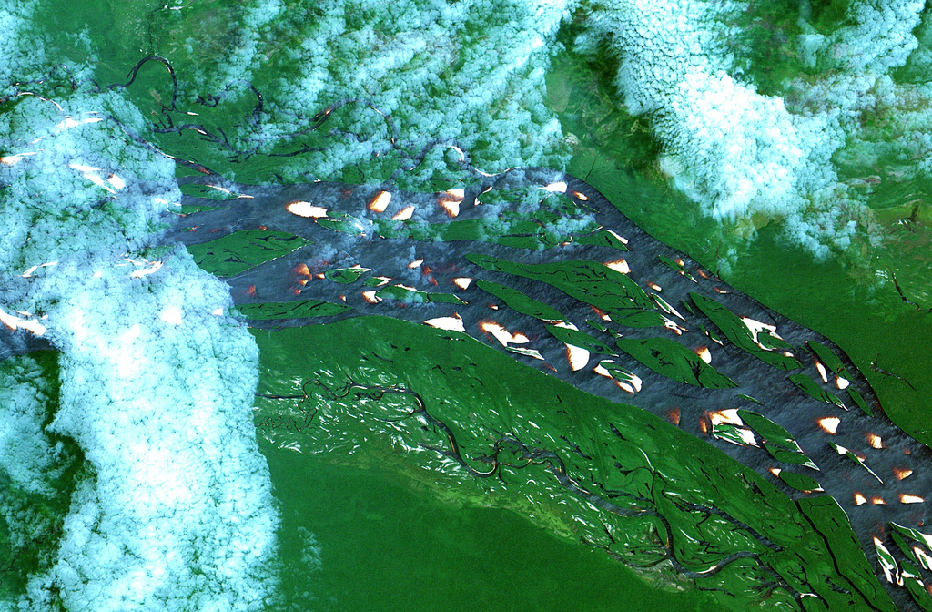 O Arquipélago de Mariuá foi identificado na década de 1990 por imagens de satélite da NASA, revelando sua impressionante extensão e complexidade.