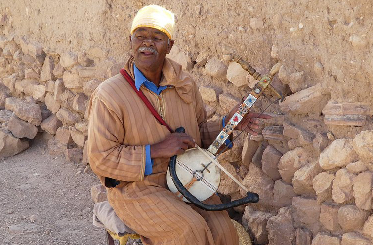 Casbás também são palco de festivais culturais e celebrações locais. Música, dança e trajes típicos enchem as ruas de alegria. Esses eventos atraem visitantes e fortalecem o orgulho comunitário. É uma forma de manter viva a herança ancestral.