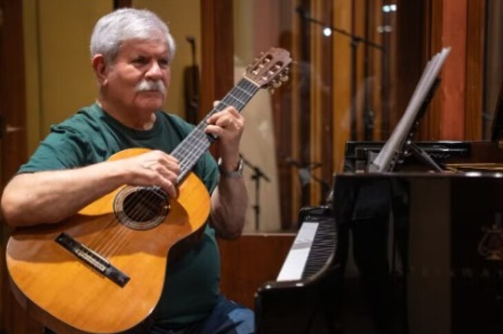 “A música brasileira está doente. Virou uma coisa de ser famoso, de fazer sucesso. O sucesso normalmente vem com algo fácil de entender e cantar”, afirmou Dori.