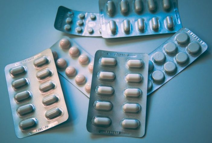 Remédio, comprimidos - Christine Sandu/Unsplash