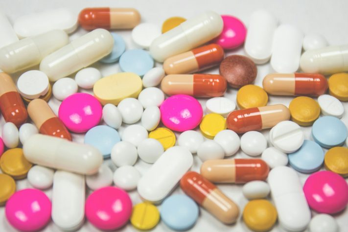 Comprimidos, remédios, antibióticos - freestocks/Unsplash