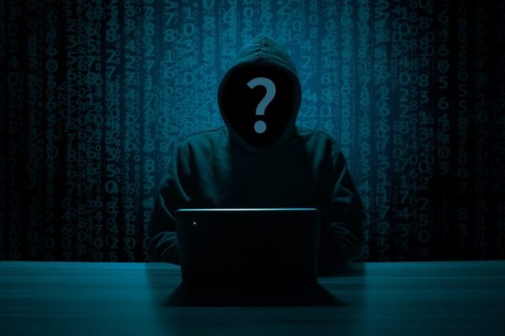 Hacker - B_A/Pixabay