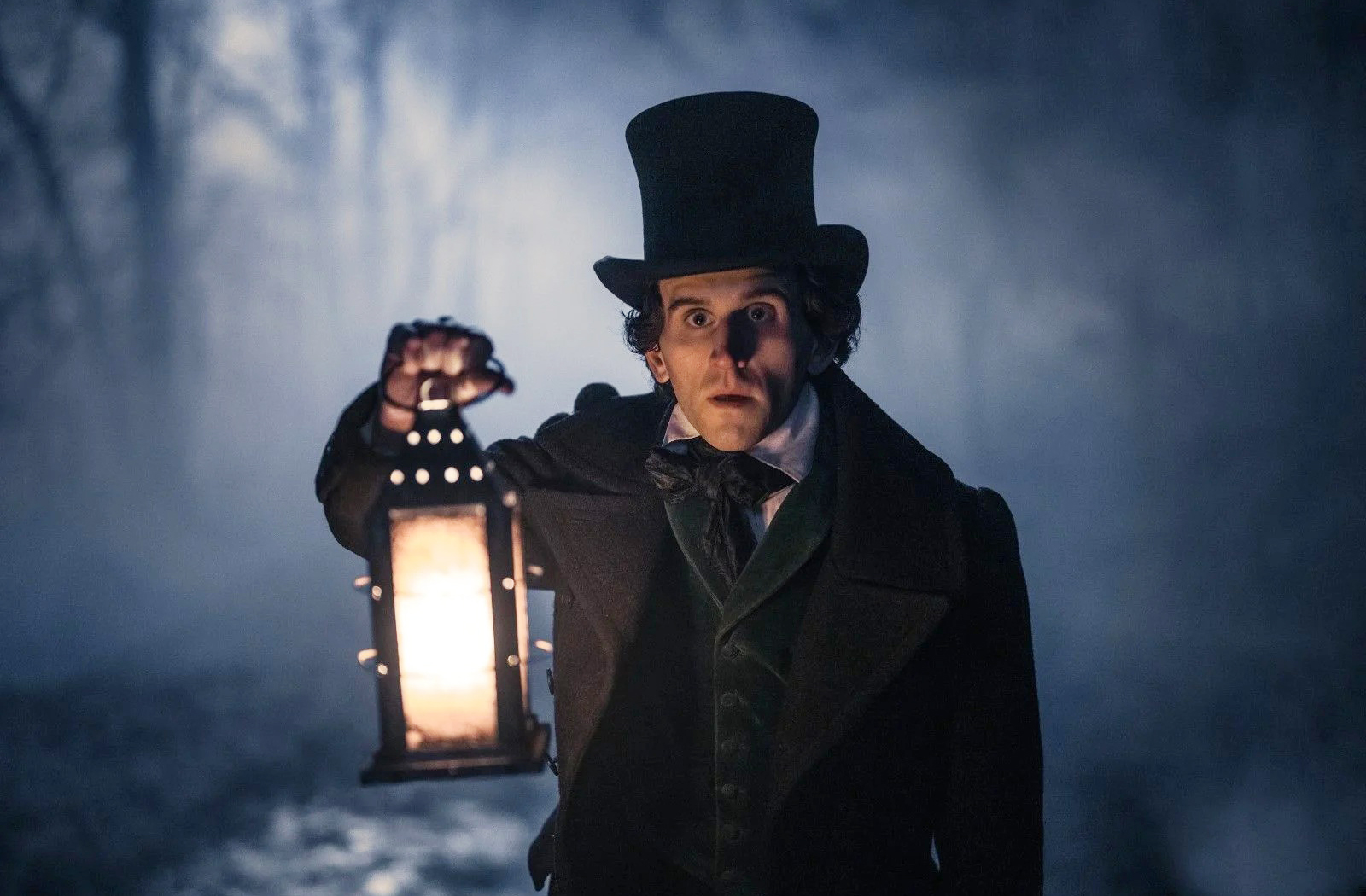 Em 2022, ele contracenou com Christian Bale em 