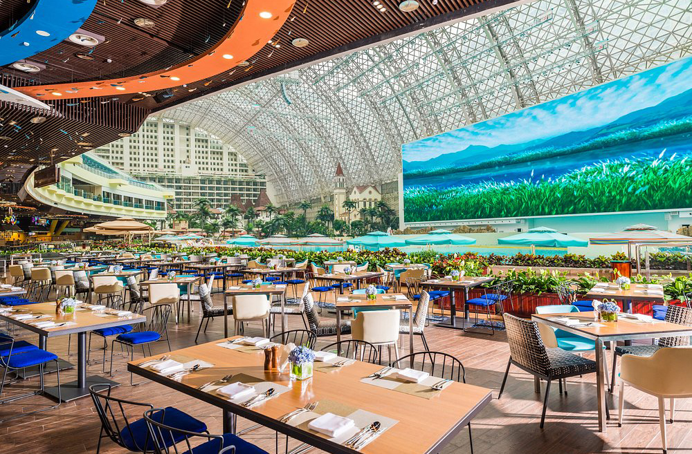 Urbanistas e sociólogos discutem seu impacto arquitetônico: para uns, é o futuro das cidades; para outros, um monumento ao excesso.