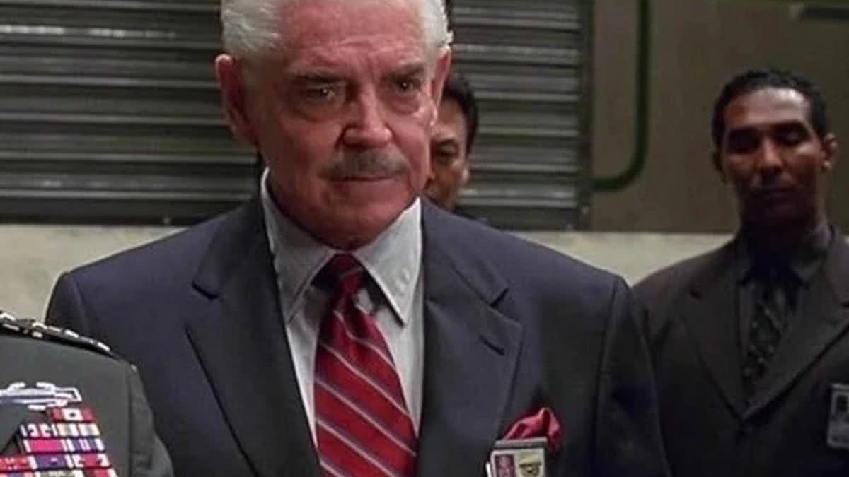 Jack Betts destacou-se em faroestes italianos nos anos 1960 sob o nome artístico Hunt Powers e teve participações marcantes em Spider-Man (2002) e One Life to Live. Sua versatilidade entre teatro, TV e cinema o tornou um nome respeitado em Hollywood por mais de seis décadas.