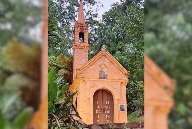 Pequena no tamanho, grande na fé: conheça a capela considerada a menor da América Latina