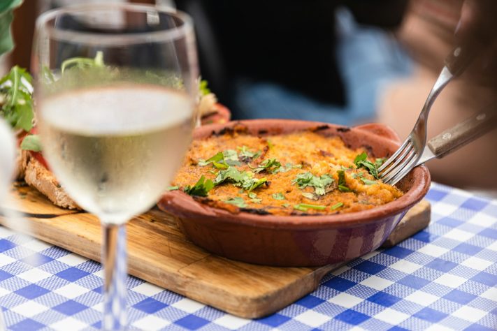 Comida, pratos, etiqueta - micheile henderson/Unsplash
