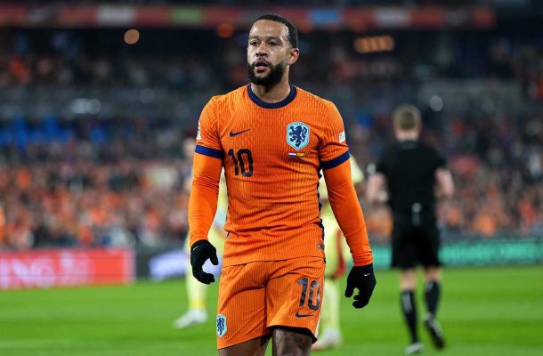 Enquanto trata lesão no Corinthians, Memphis Depay é convocado pela Holanda