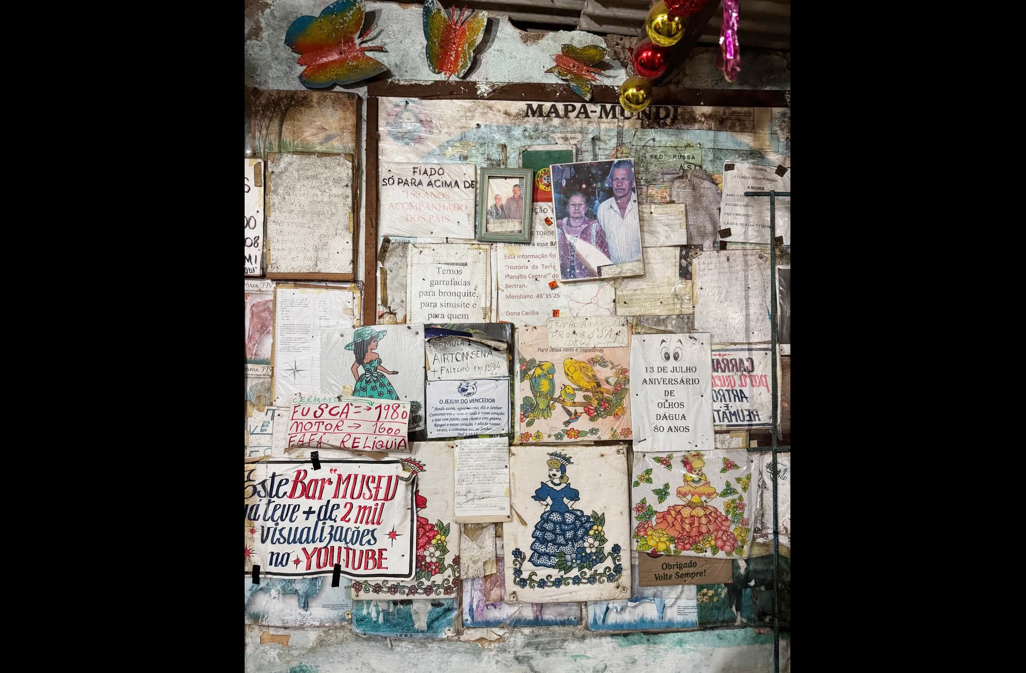 O Bar Museu é um espaço curioso e cheio de personalidade. Além da citação ao Tratado, guarda objetos antigos e histórias locais. É um lugar para tomar um café, ouvir causos e aprender com os moradores. A parede do bar, aliás, é quase um livro aberto sobre o vilarejo.