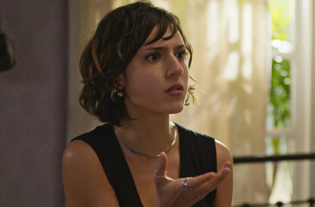 Sobre o romance entre Peter e Nina (Flora Camolese), o ator diz que ainda há muito por vir. Torce para que Peter se entregue ao amor e viva todas as possibilidades. A novela mostra que pessoas com deficiência também têm direito ao afeto e à paixão.