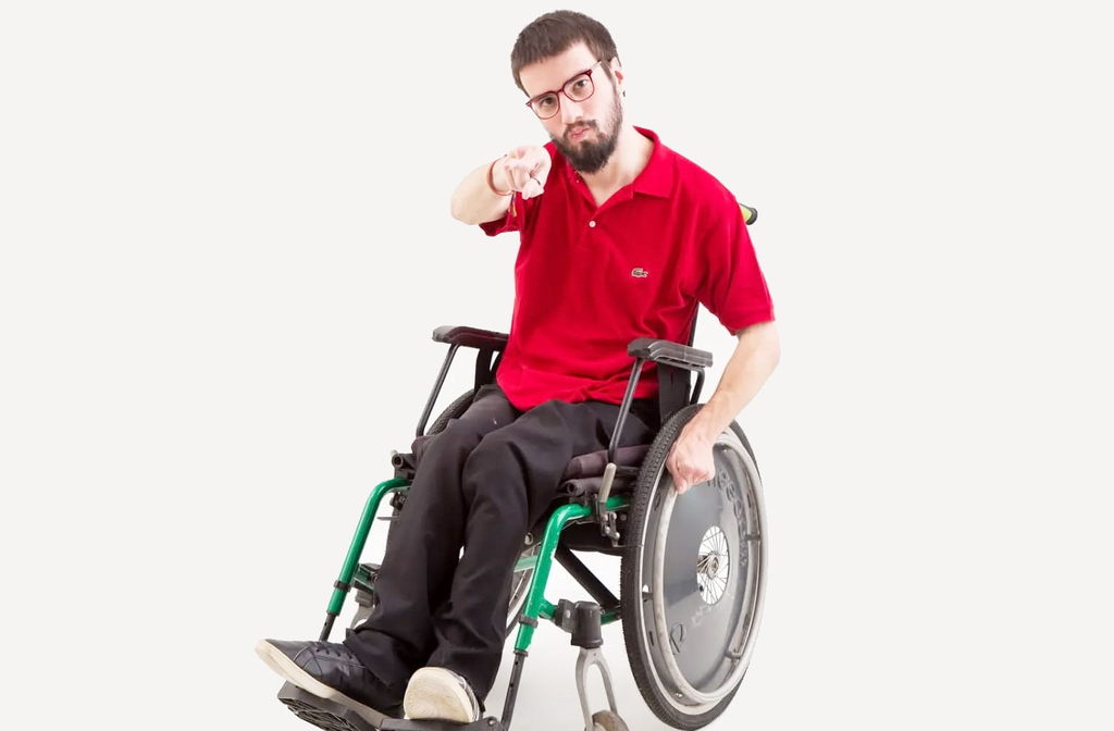 Pedro, aliás, denuncia a falta de infraestrutura para pessoas com deficiência no Rio. Calçadas irregulares, ônibus sem adaptação e condutores despreparados são barreiras constantes. Ele acredita que a educação é o caminho para superar essas limitações urbanas.