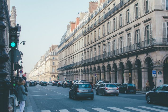 Rua de Paris, França - Pexels/Huy Phan 