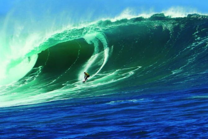 ‘Nazaré Brasileira’: praia em SC ganha atenção mundial por maior onda do Brasil