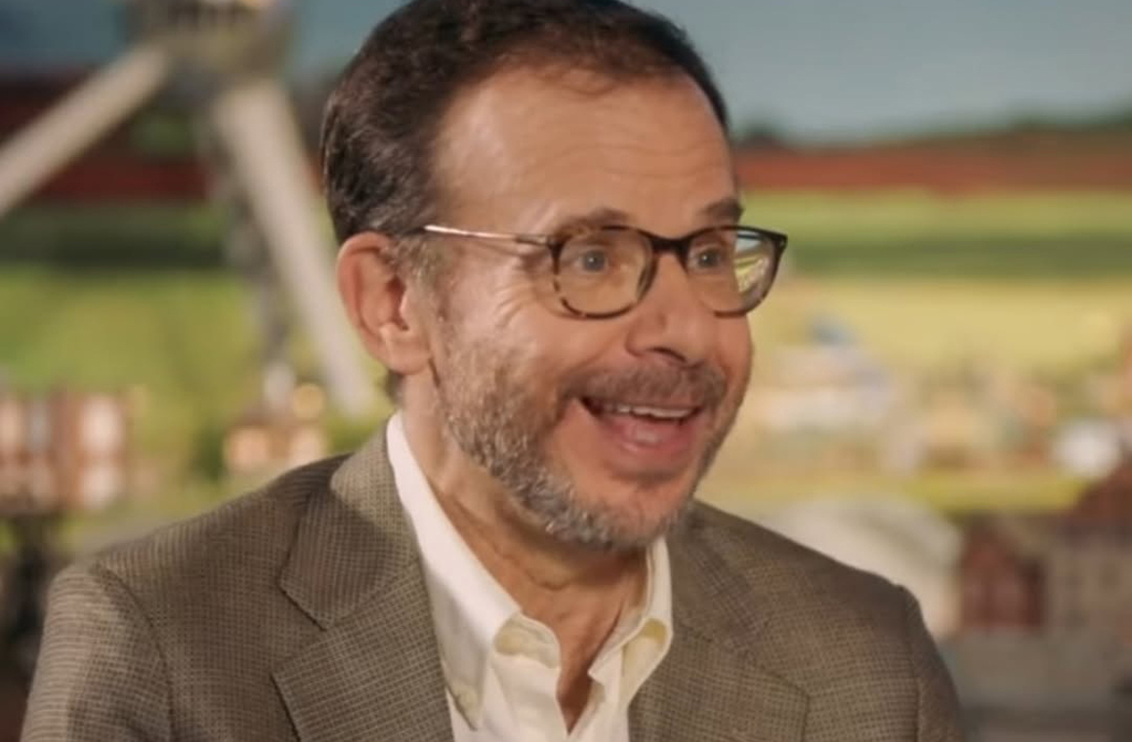 Mesmo longe das câmeras, Moranis manteve uma legião de fãs fiéis. Seu nome sempre foi lembrado com carinho e respeito por colegas e admiradores.