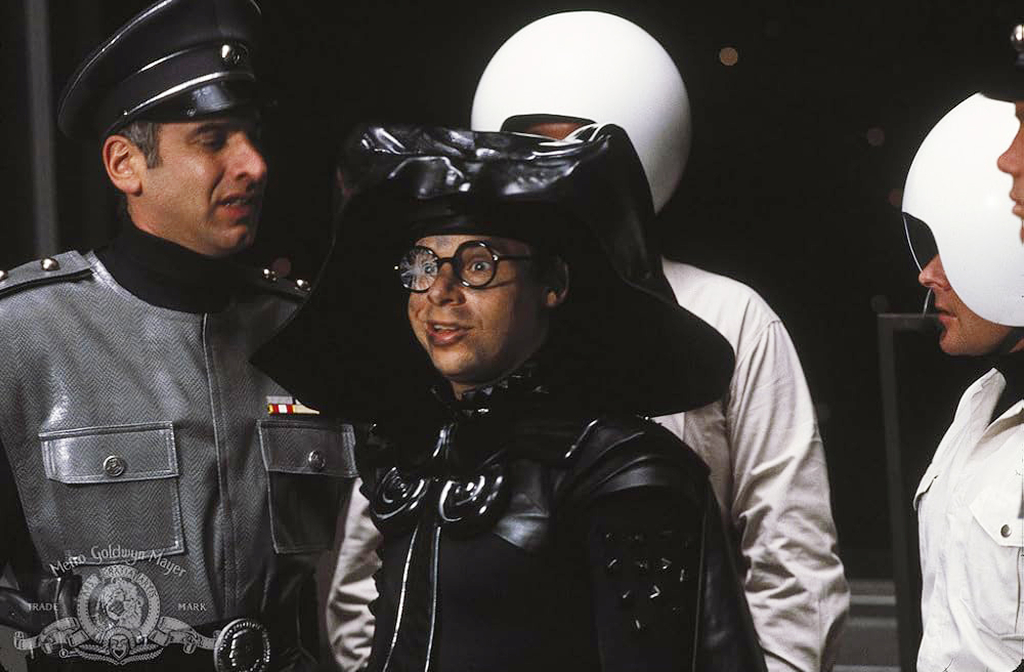 Moranis eternizou o vilão cômico Lord Dark Helmet, uma sátira hilária de Darth Vader. Seu retorno ao papel é um dos grandes atrativos da nova produção.