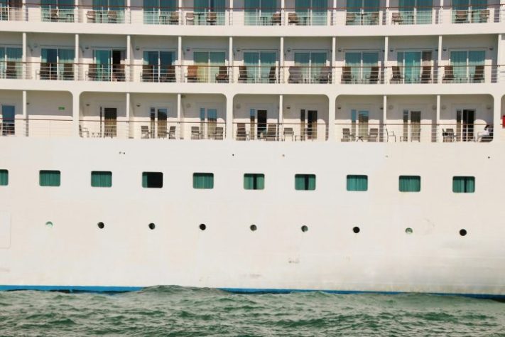 Navio cruzeiro – Uta Scholl/Unsplash